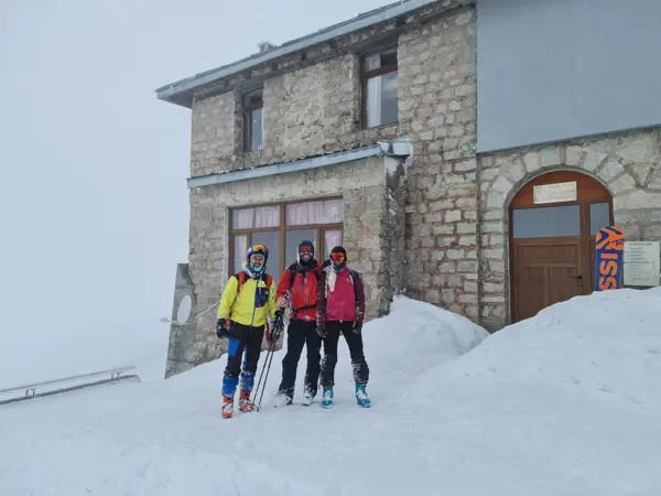 trek-makedonia-hut-angelov-peak